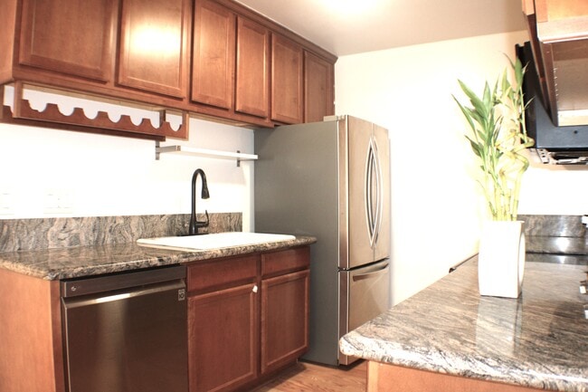 Building Photo - 376 S Miraleste Dr
