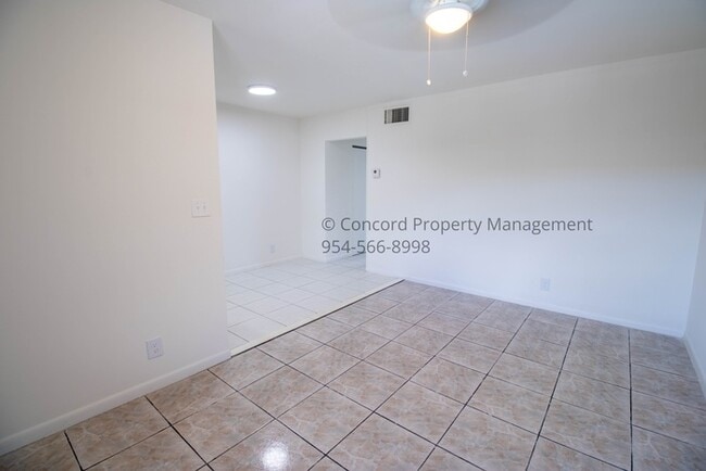 Building Photo - Holiday Special- 1 Bedroom, 1 Bath- Pool-Laundry on Site- Available Now