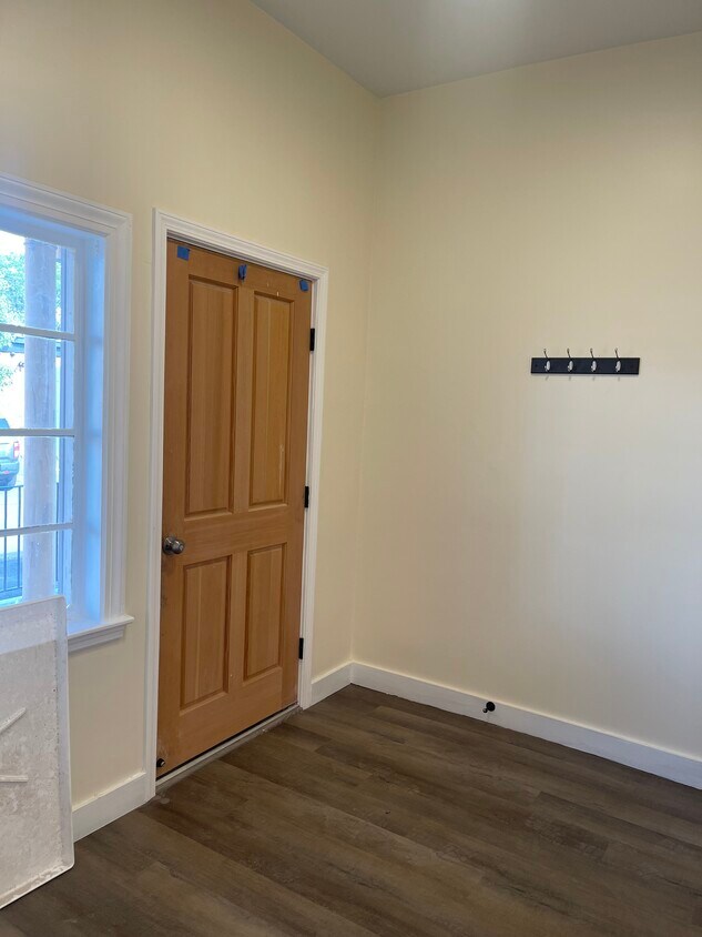Main Entrance - 528 Chapel St