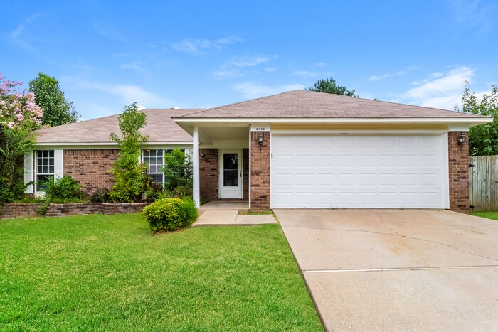 Primary Photo - Classic Home in Benton AR!