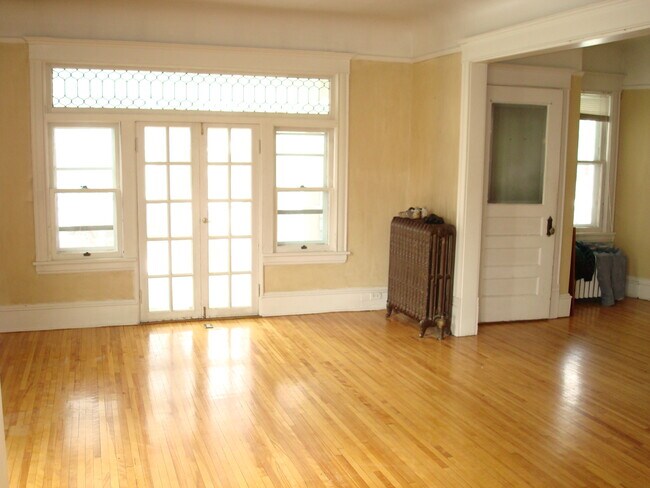 Dining room and screened porch entrance. - 3135 James Ave S