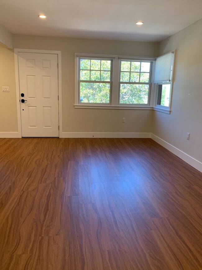 Building Photo - Coronado Island Life!