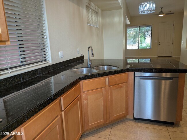 Foto del edificio - 9551 E Redfield Rd