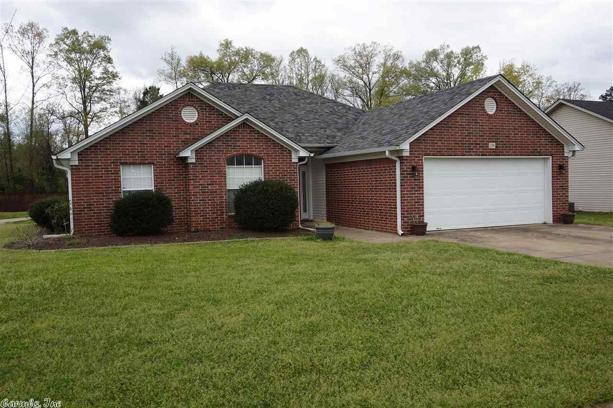 Primary Photo - 2319 Waterford Cir