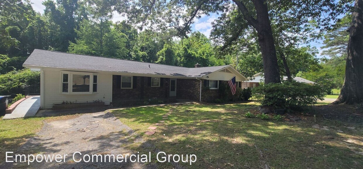 Foto principal - 3 br, 2 bath House - 190 Summerhill Road