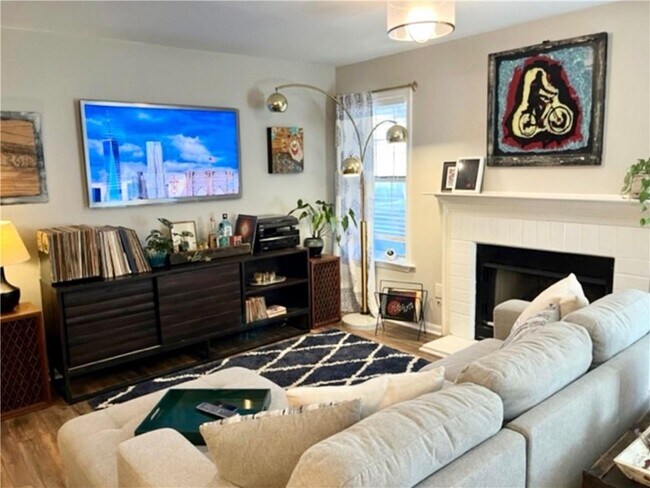 Foto del edificio - 530 McGill Pl NE