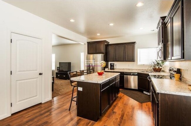 Building Photo - 3 Bedroom Home in Herriman!