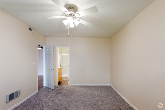 3HAB, 2BA - 1,200 ft² - Summer Crest Apartments