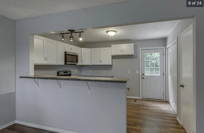 Building Photo - 508 Ash Briar Cir