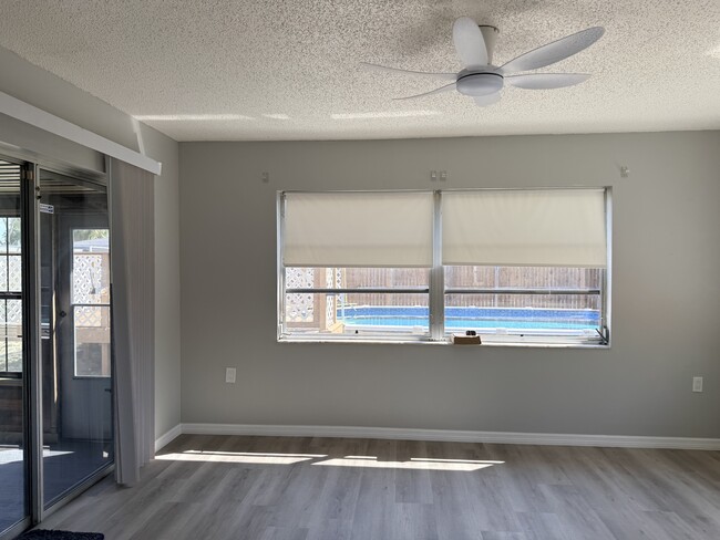 Foto del edificio - 8437 Luray Dr