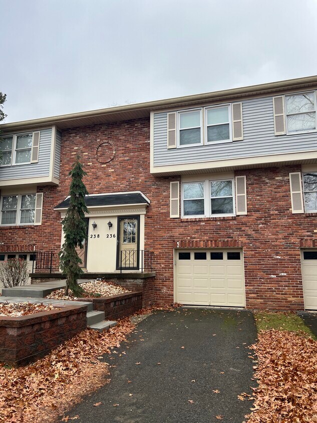 Foto principal - 236 Quail Run Rd