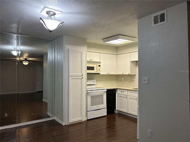 Building Photo - 632 Georgetown Dr