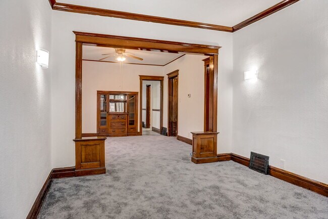 Building Photo - 6924 S Loomis Blvd