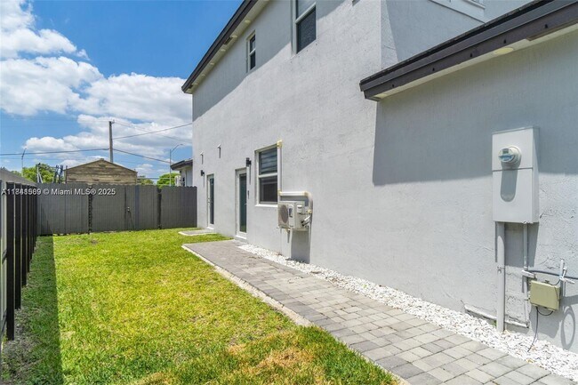 Foto del edificio - 18430 SW 136th Ct