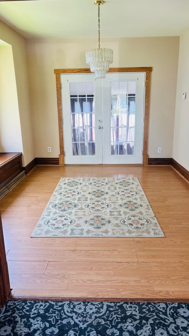 Building Photo - 2 bedroom house available now