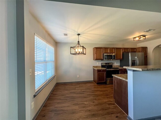 Building Photo - 583 Sunset Dr