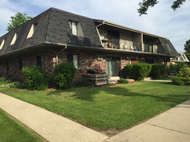 Building Photo - 1712 S 115 Ct