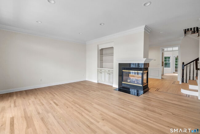 Foto del edificio - 665 River Rd