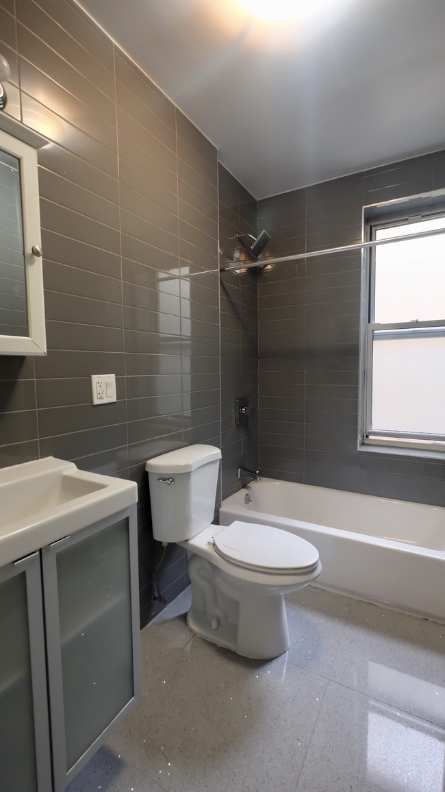 Building Photo - 408 W 128th St