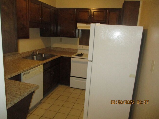 Foto del edificio - 2110 Lennox St