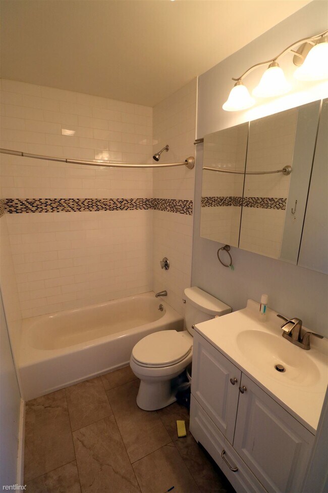 Building Photo - 2 br, 1.5 bath  - 20 Lexington Ter Apt C