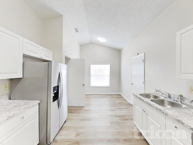 Building Photo - 714 49th St E