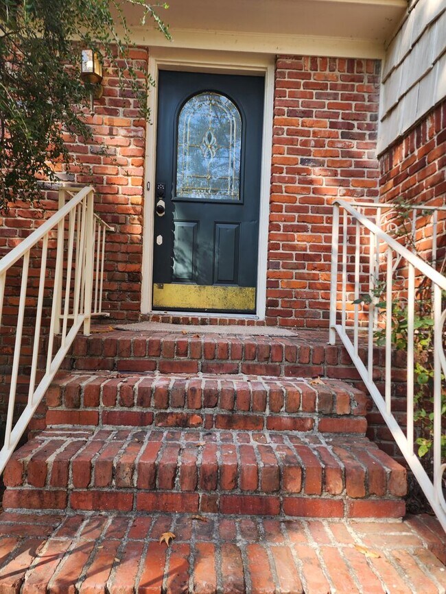 Foto del edificio - 1856 Catal Road, Vestavia, Alabama 35216