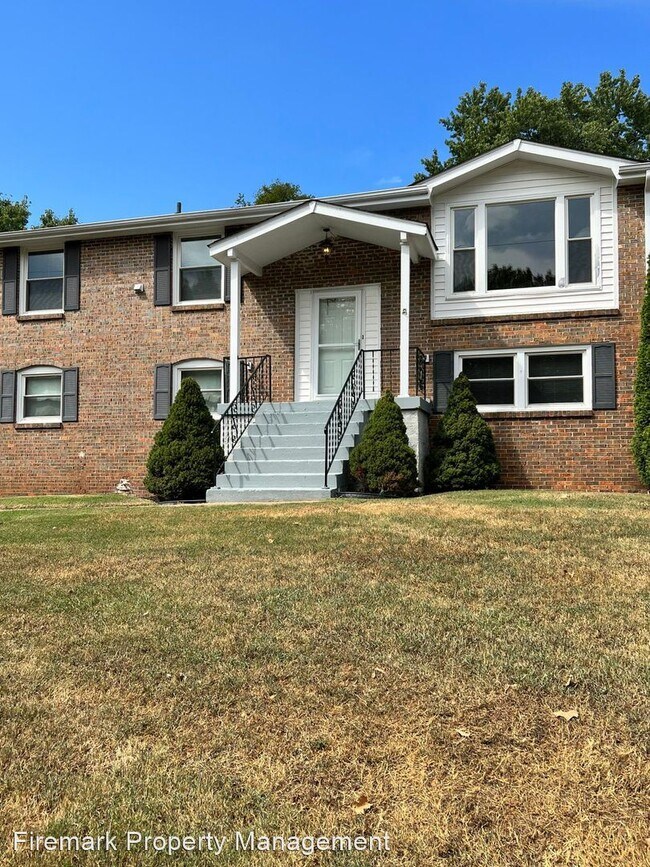 Building Photo - 4 br, 2 bath House - 517 Sandy Dr.