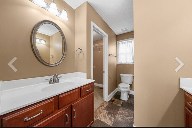 Foto del edificio - 546 Falkland Cir