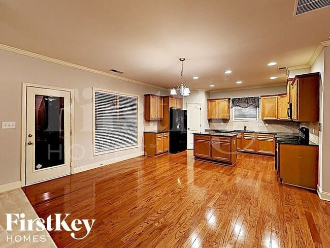 Building Photo - 4295 Suwanee Mill Dr
