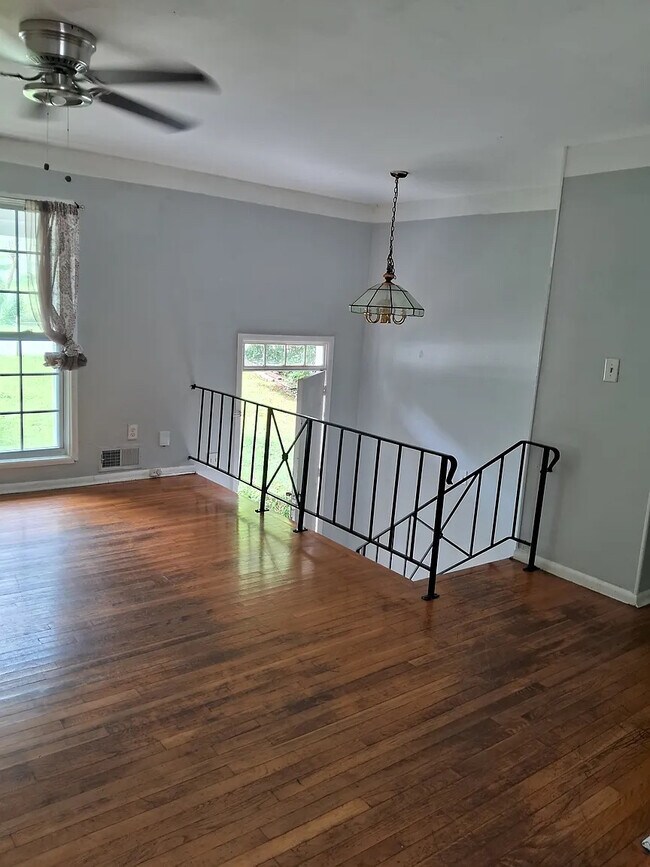 Foto del edificio - Room in Single Family Home on Shady Oak Dr