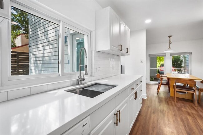 Building Photo - 2709 Parker Ln