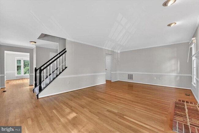 Building Photo - 2832 Kelly Square