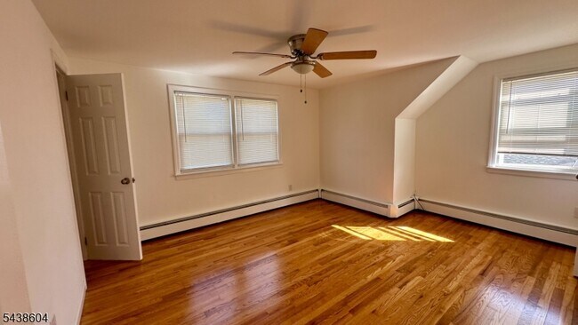 Foto del edificio - 131 E 13th St