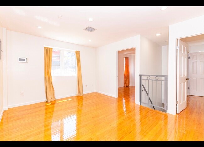 Building Photo - 161 Jefferson St
