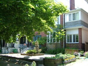 Building Photo - 622 Huron St
