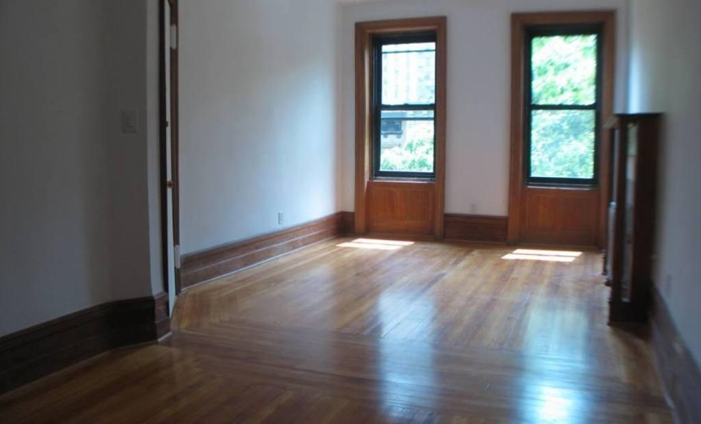 Primary Photo - 161 E 81st St