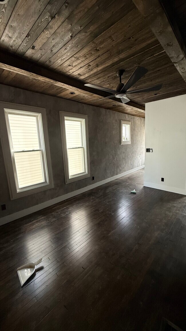 Sala de estar - 2872 S Delaware Ave