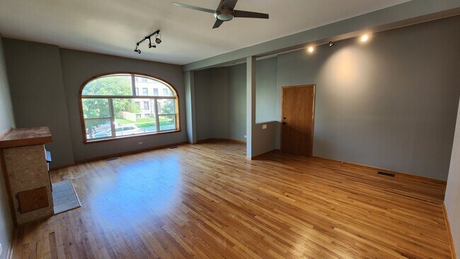 Living room and front entry (front of building) - 6126 S University Ave