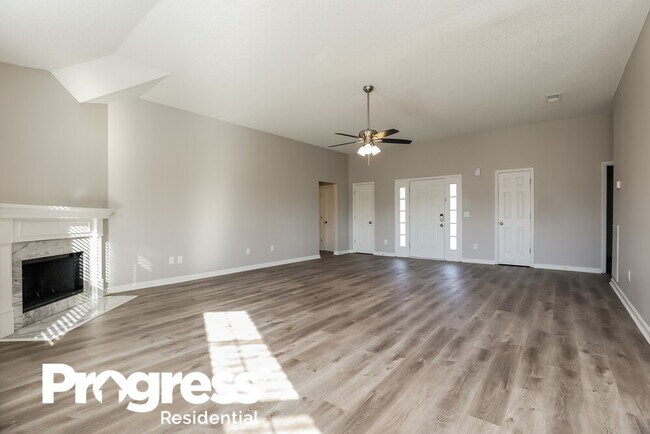 Building Photo - 421 Lake Forest Dr