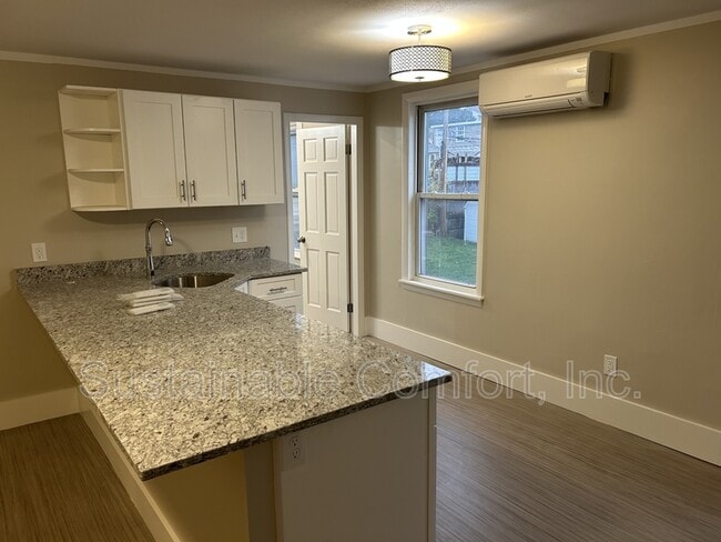 Building Photo - 12 Creston St