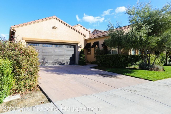 Building Photo - 5848 N La Paz Ave