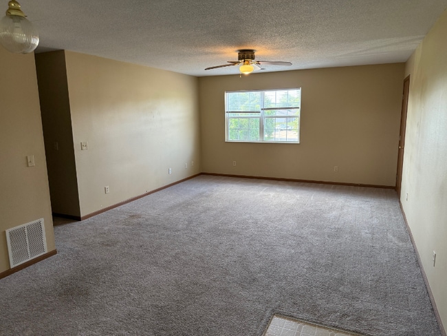 Building Photo - 801 Brittany Ct