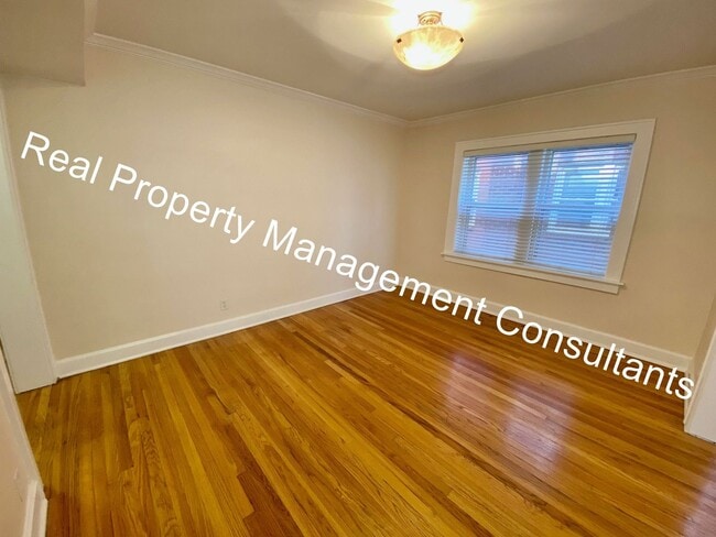 Foto del edificio - 2-Bed Apartment Close to the Plaza