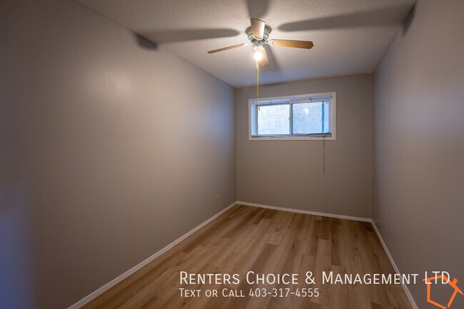 Photo du bâtiment - Apartment Near Downtown Taber with Assigned Parking