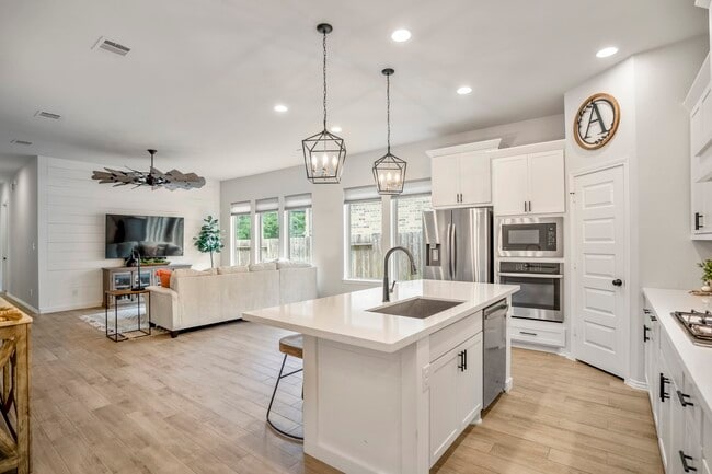 Building Photo - 334 Topper Pines Dr