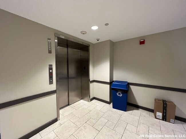 Foto del edificio - 99 Chestnut Hill Ave