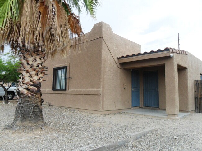 Building Photo - 1422 E Lee St