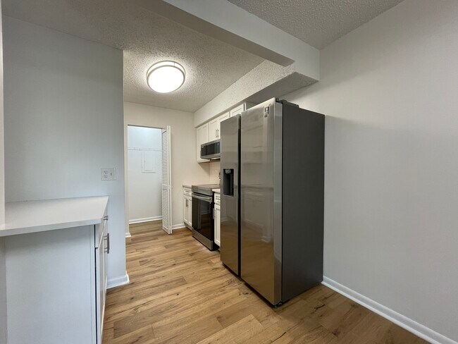Foto del edificio - 425 Summit Ridge Pl