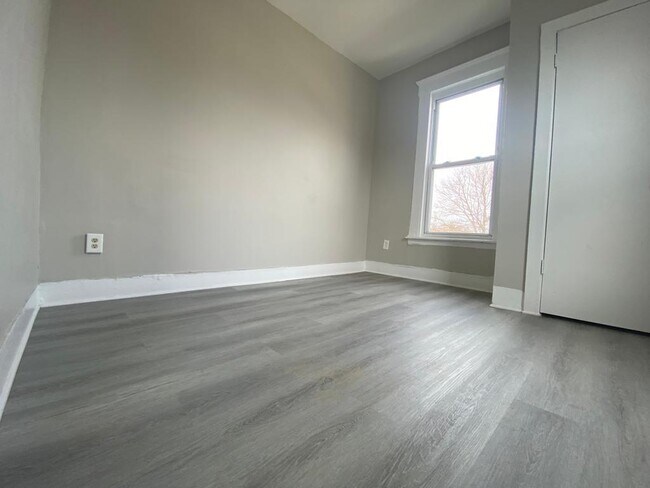 Building Photo - 63 Market St